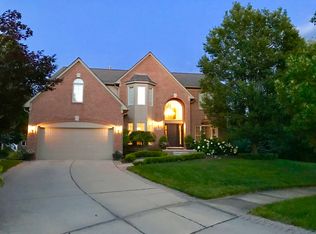 418 Wedington Ct, Rochester, MI 48307