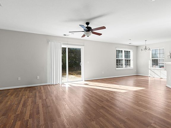 4th image of 877 Silvercrest Dr.