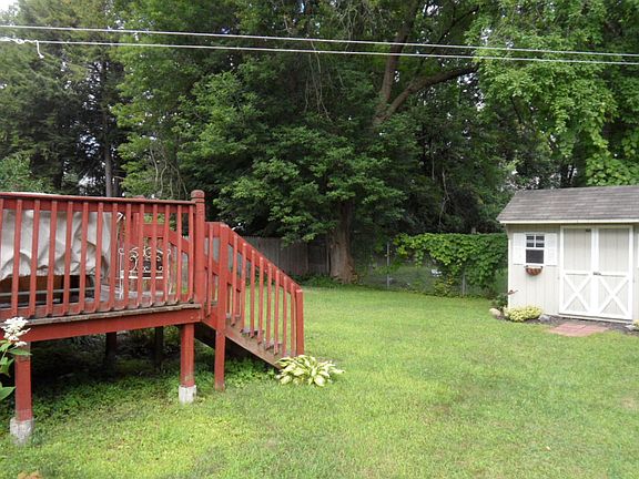3rd image of 10 Thomson Ave