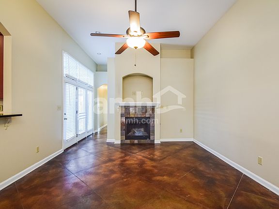 4th image of 2406 Lake Garden Dr