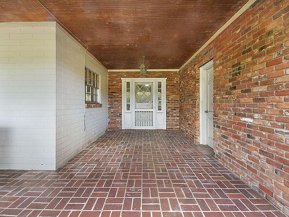 4th image of 135 HARTMAN Road