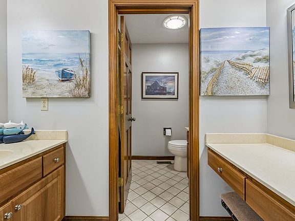 30th image of 20 Riverbend Ln