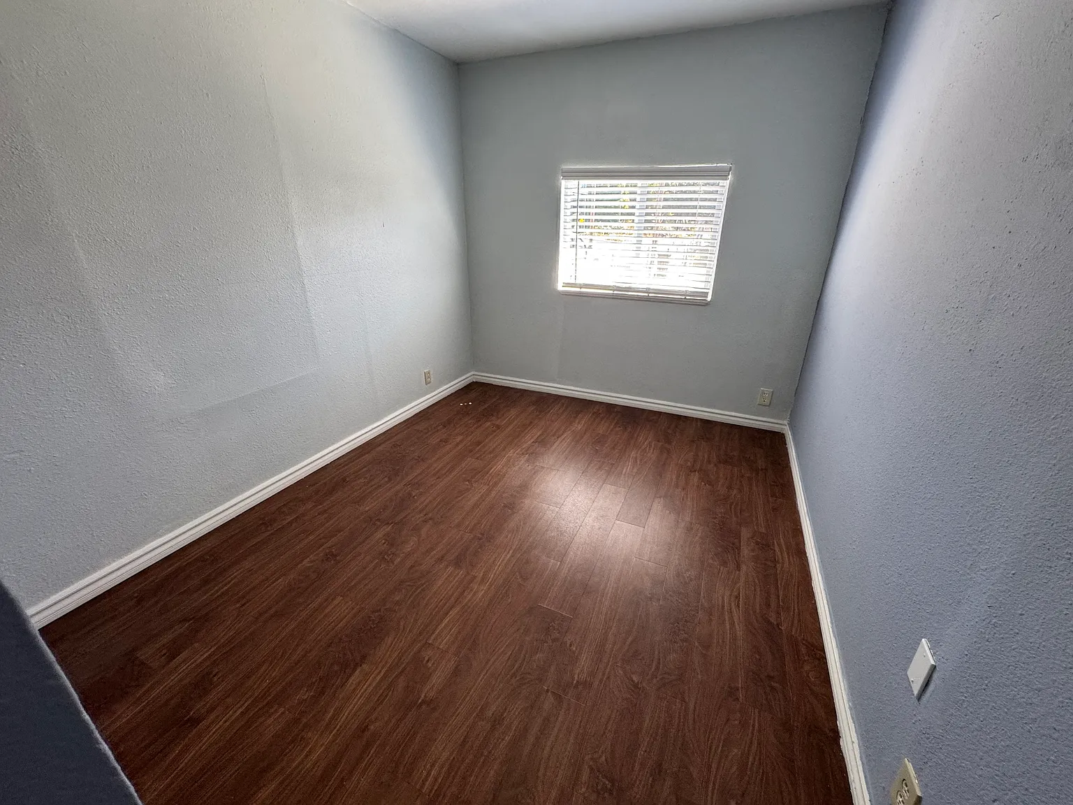2 bed, 700 sqft, $2,400 — Photo 4