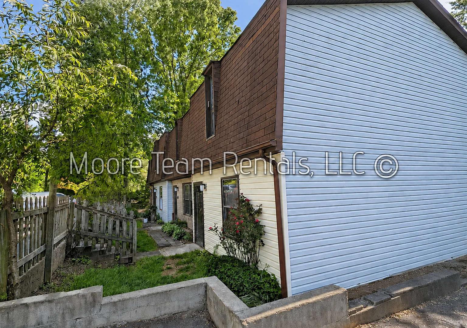 Paradise Ave Apts — Photo 1