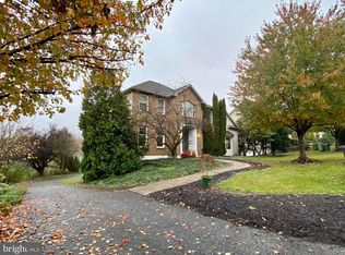 15 Sycamore Dr, Reading, PA 19606