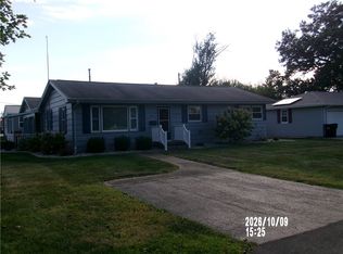 206 W Pierce Ave, Charleston, IL 61920