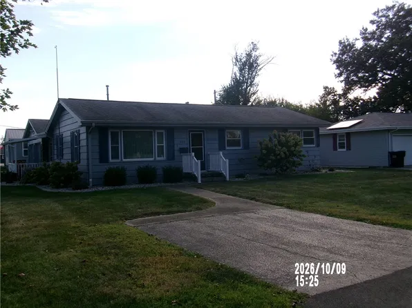 206 W Pierce Ave, Charleston, IL 61920