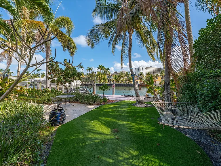 330 Royal Plaza Dr — Photo 36