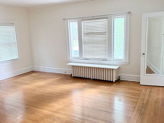 4th image of 608 S 38th St APT 4
