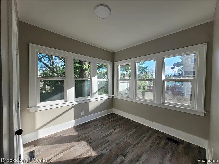 3241 Lawrence St — Photo 14
