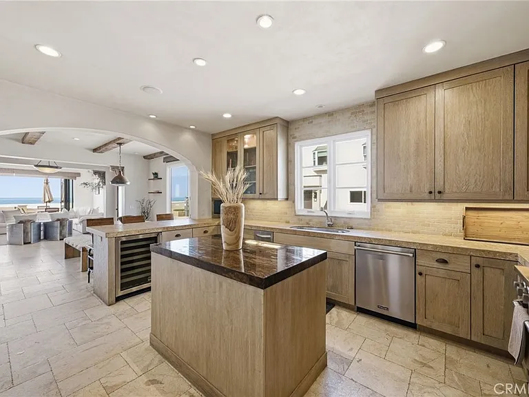 3715 Seashore Dr — Photo 3