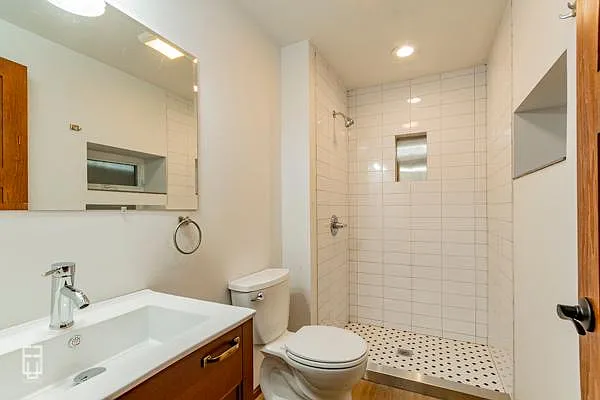 2107 N Spaulding Ave — Photo 11