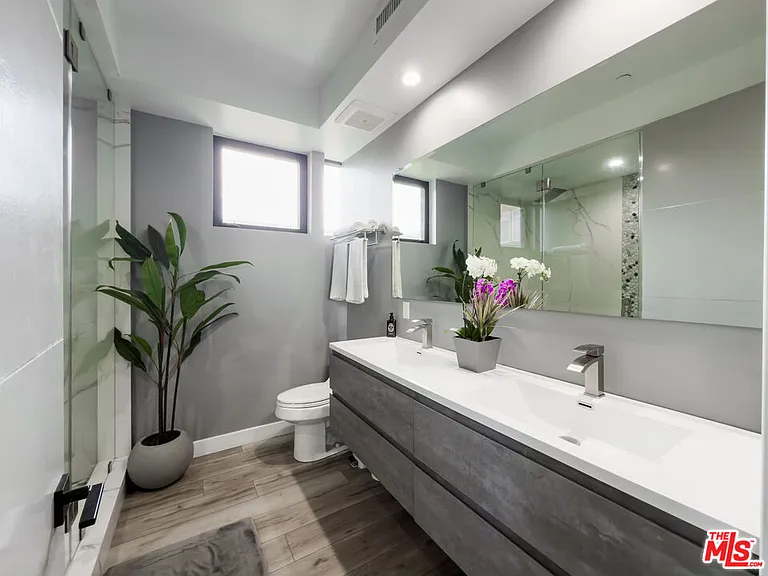 13354 Beach Ave — Photo 8