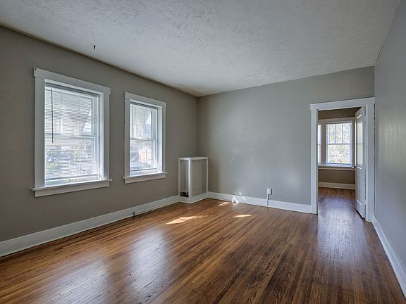 5th image of 606 S 32nd Ave #24