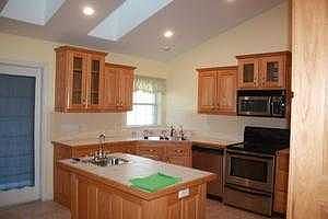 GREAT KITCHEN WITH CENTER ISLAND]