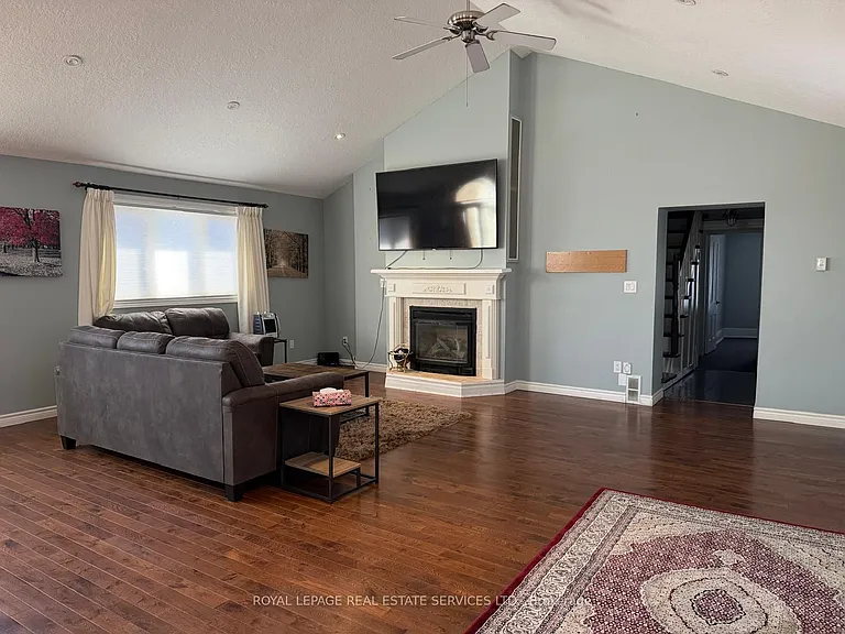 100 Essa Rd #UPPER LEVEL — Photo 5