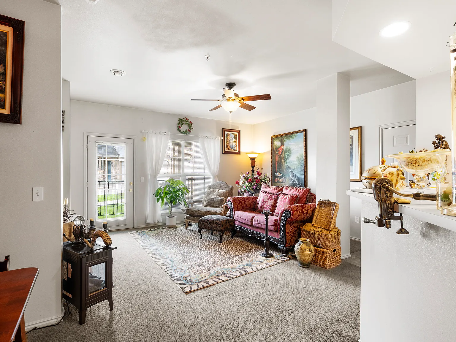 1 bed, 802 sqft, $1,900 — Photo 2