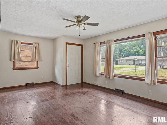 5th image of 1601 W Enos Ave