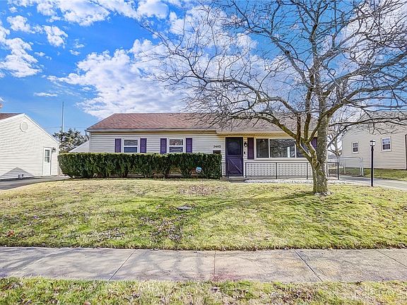3rd image of 2482 E Aragon Ave
