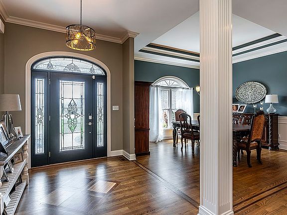 3rd image of 817 Muirfield Trl