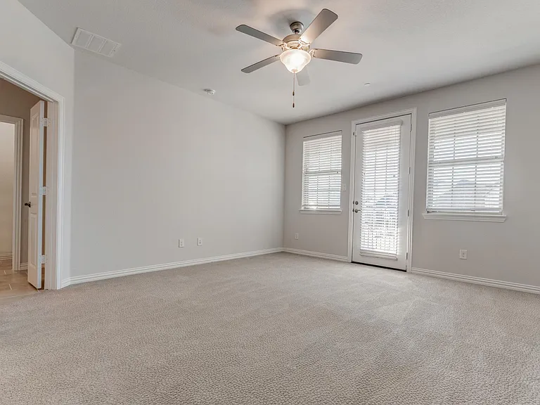 1366 Elaine Dr — Photo 9