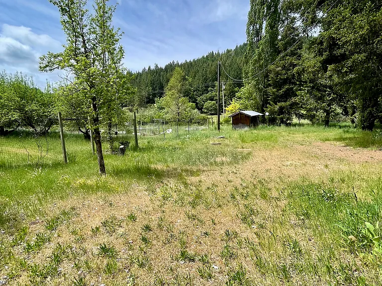 5721 Hearst Willits Rd #B — Photo 9