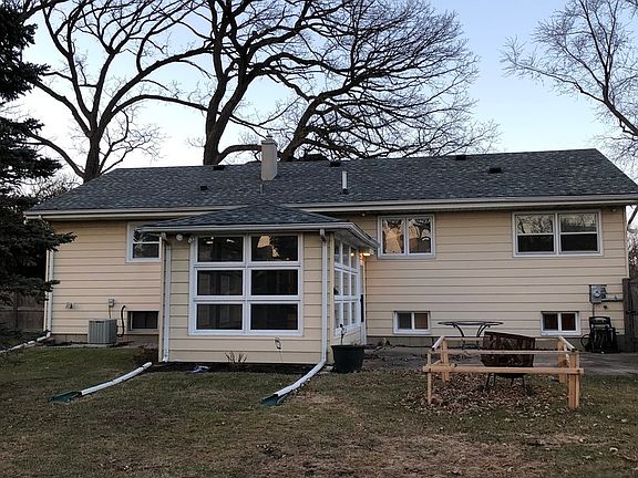 3rd image of 9509 W Oak Pl