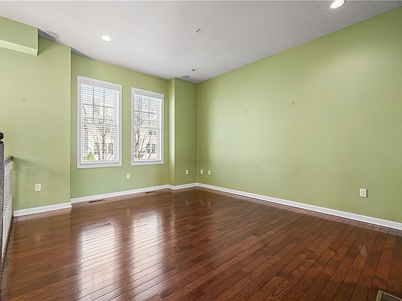 5th image of 1321 Village Ln