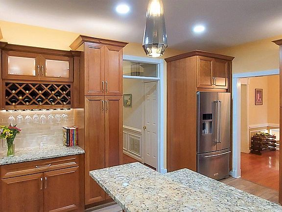 4th image of 418 Fox Hollow Ln