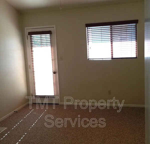 881D Peach St — Photo 8