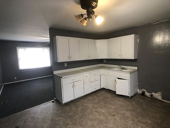 4th image of 1705 Glenwood Dr