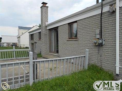 2090 Elmcrest (10).jpg