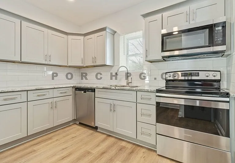 49 E 16th St SW #B — Photo 21
