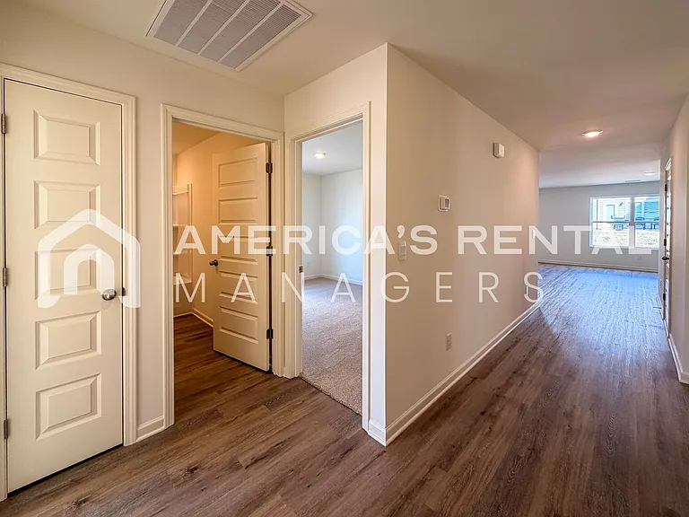 2126 Addison Way SW — Photo 8