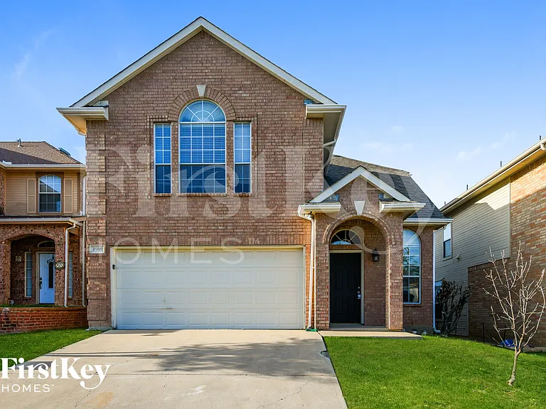 4909 Lodgepole Ln — Photo 1