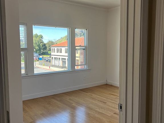 5th image of 37321 Niles Blvd APT 3