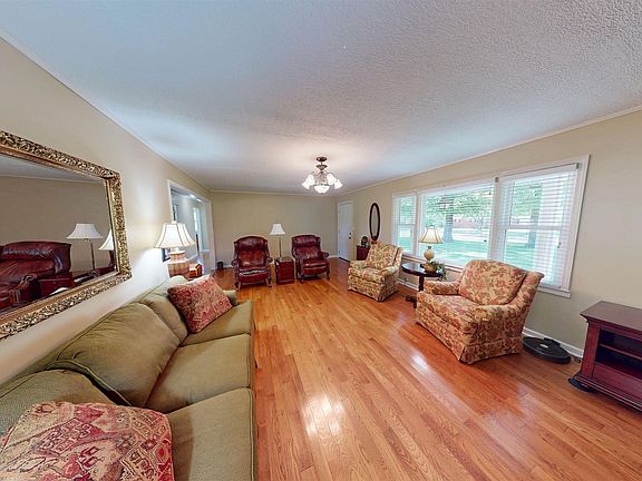 3rd image of 3715 Crystal Rd