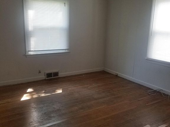3rd image of 2204 W Euclid Ave