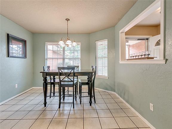 4th image of 2200 Summer Hollow Ln