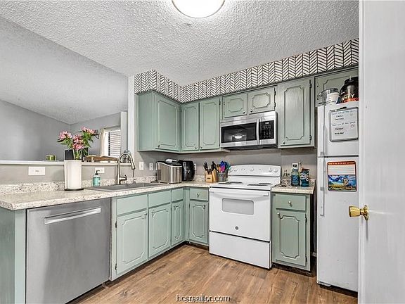 3rd image of 712 San Mario Ct APT A