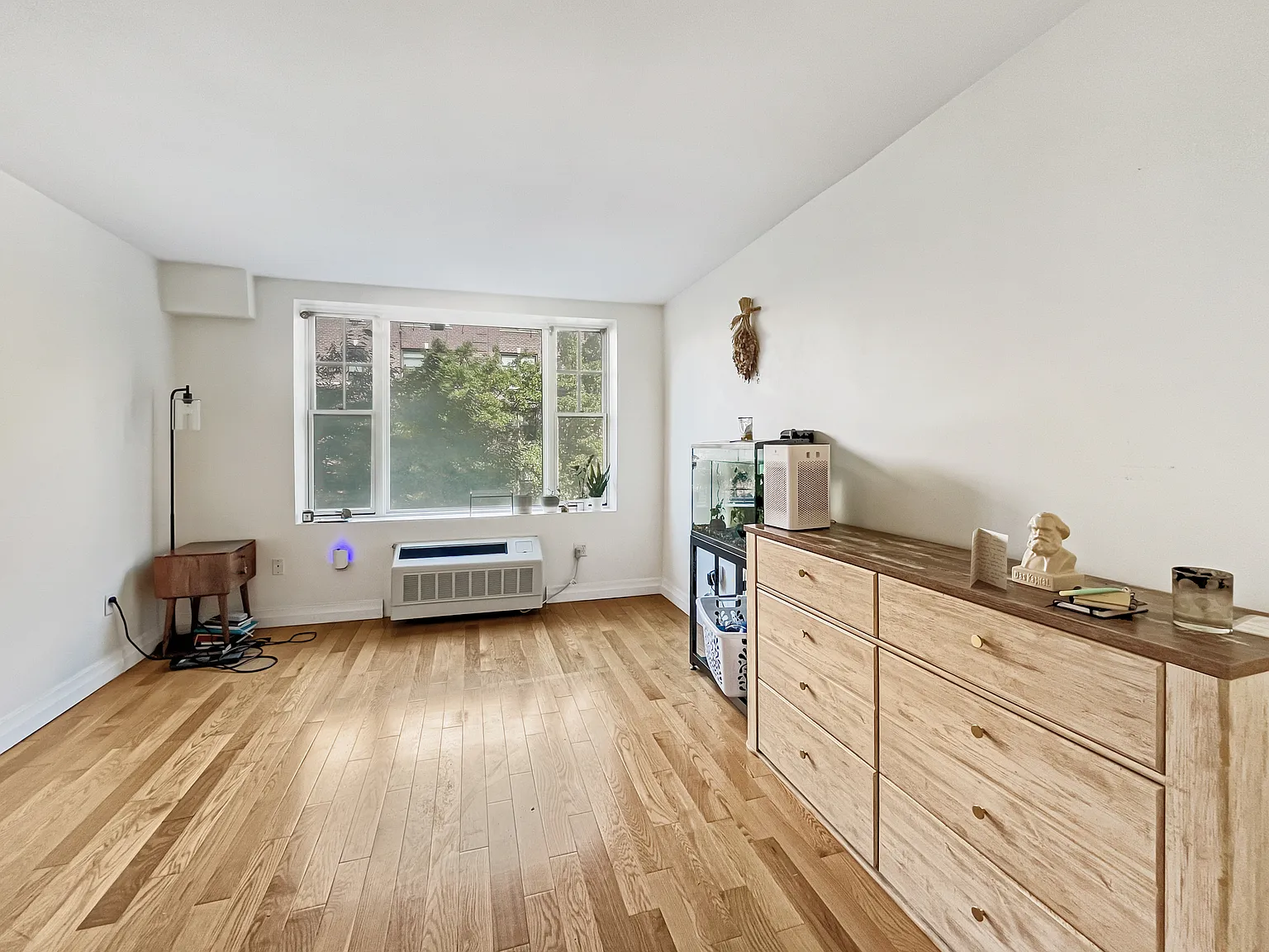 1600 Beverley Road — Photo 4