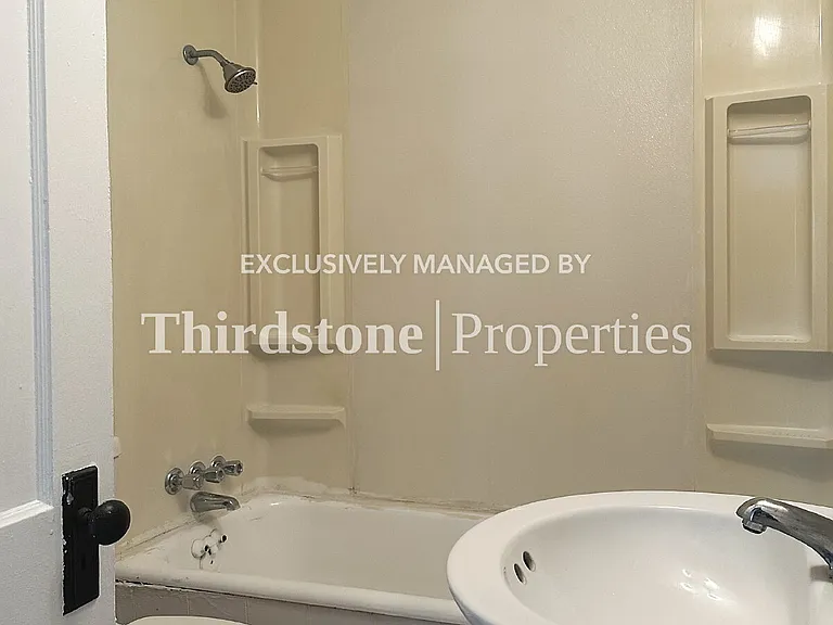 961 Dorchester St — Photo 9