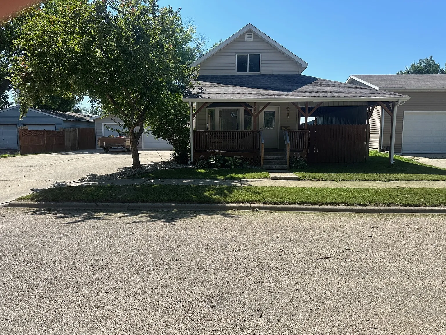 2 bed, 1350 sqft, $1,900 — Photo 2