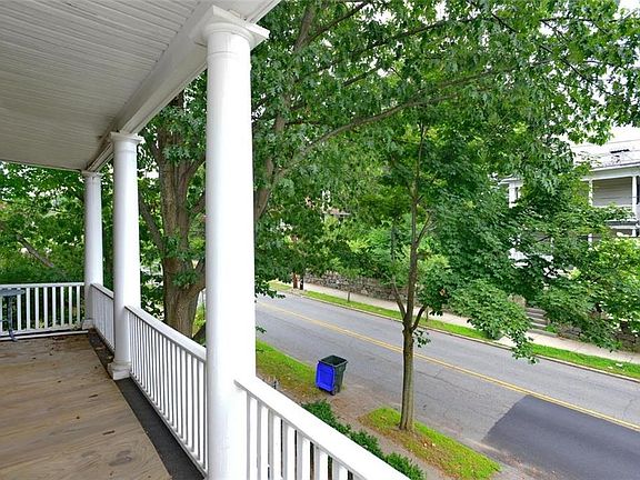 4th image of 494 River Ave
