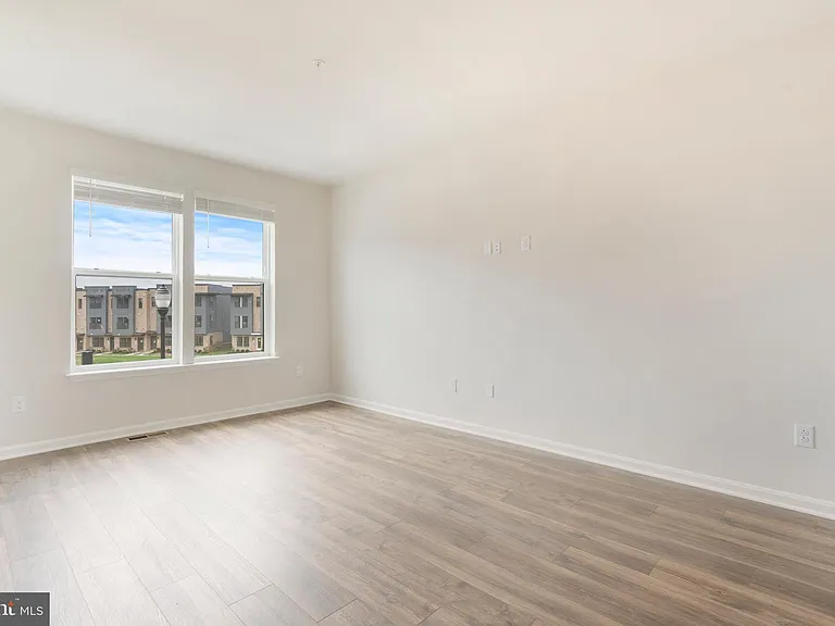 420 Carroll Walk Ave — Photo 5