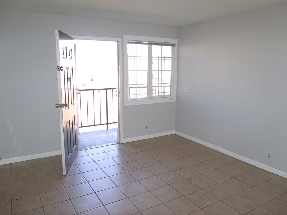 2nd image of 736 Bernard St