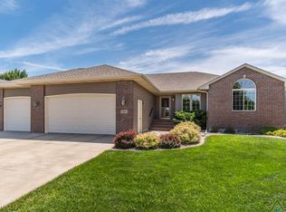 7601 W Chesapeake Ln, Sioux Falls, SD 57106