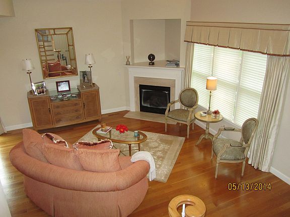 2nd image of 900 Lynnfield St #4