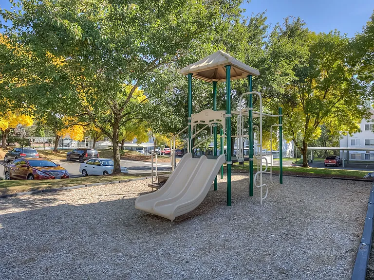 Oak Hill Apartments — Photo 6