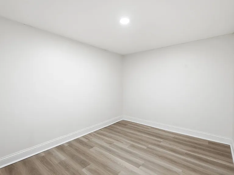 825 N Crysler Ave — Photo 11